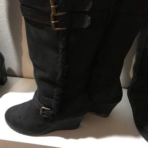 Black faux suede boots with fleece lining - sz 6